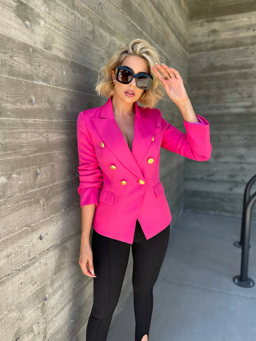 Blazer mit goldenen Knöpfen in Rosa