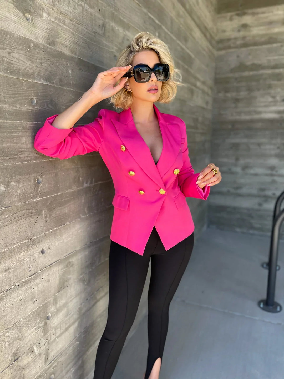 Blazer mit goldenen Knöpfen in Rosa